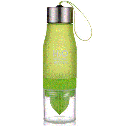 Green fruit infusion water bottle with juicer, durable and eco-friendly design.