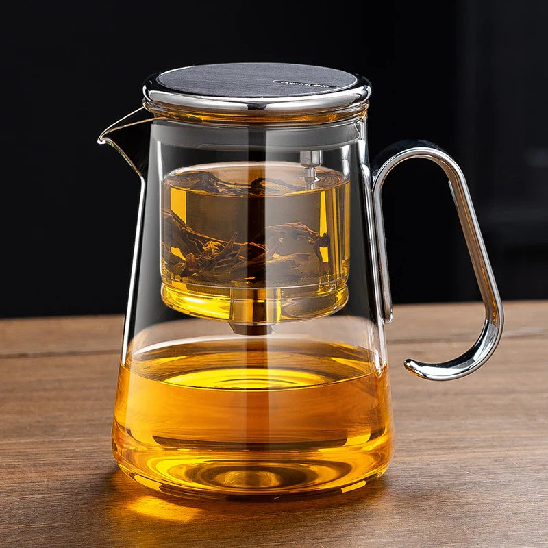 Magnetic switch tea maker with glass filter and metallic handle.